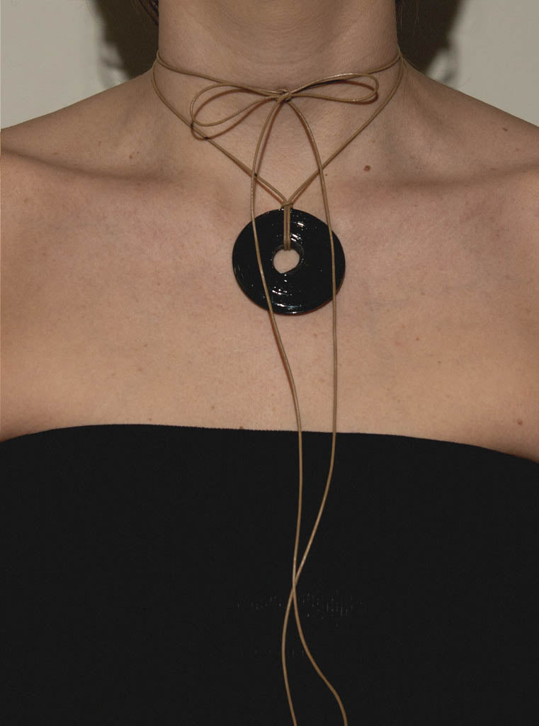 Posie Round Necklace | Black